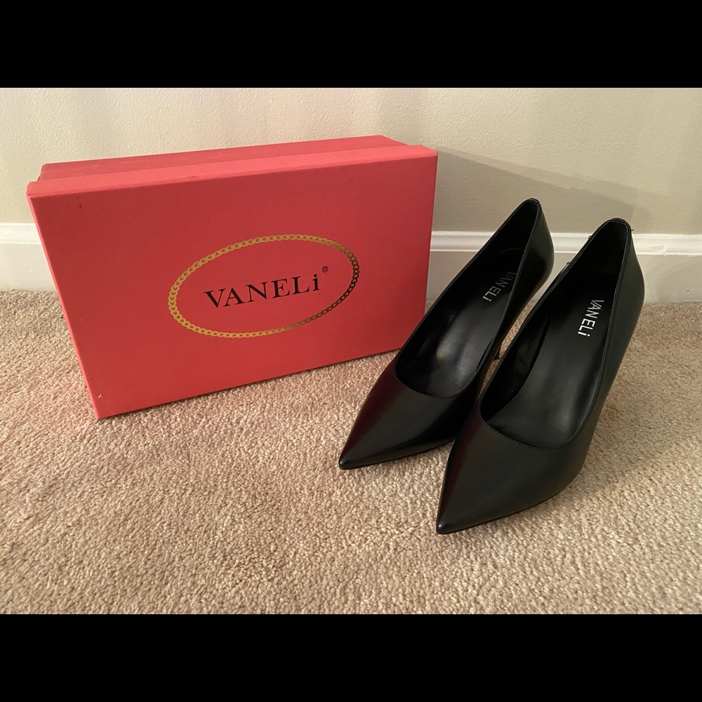 Vaneli Bent Black Leather Pump from Marmi (NEW)